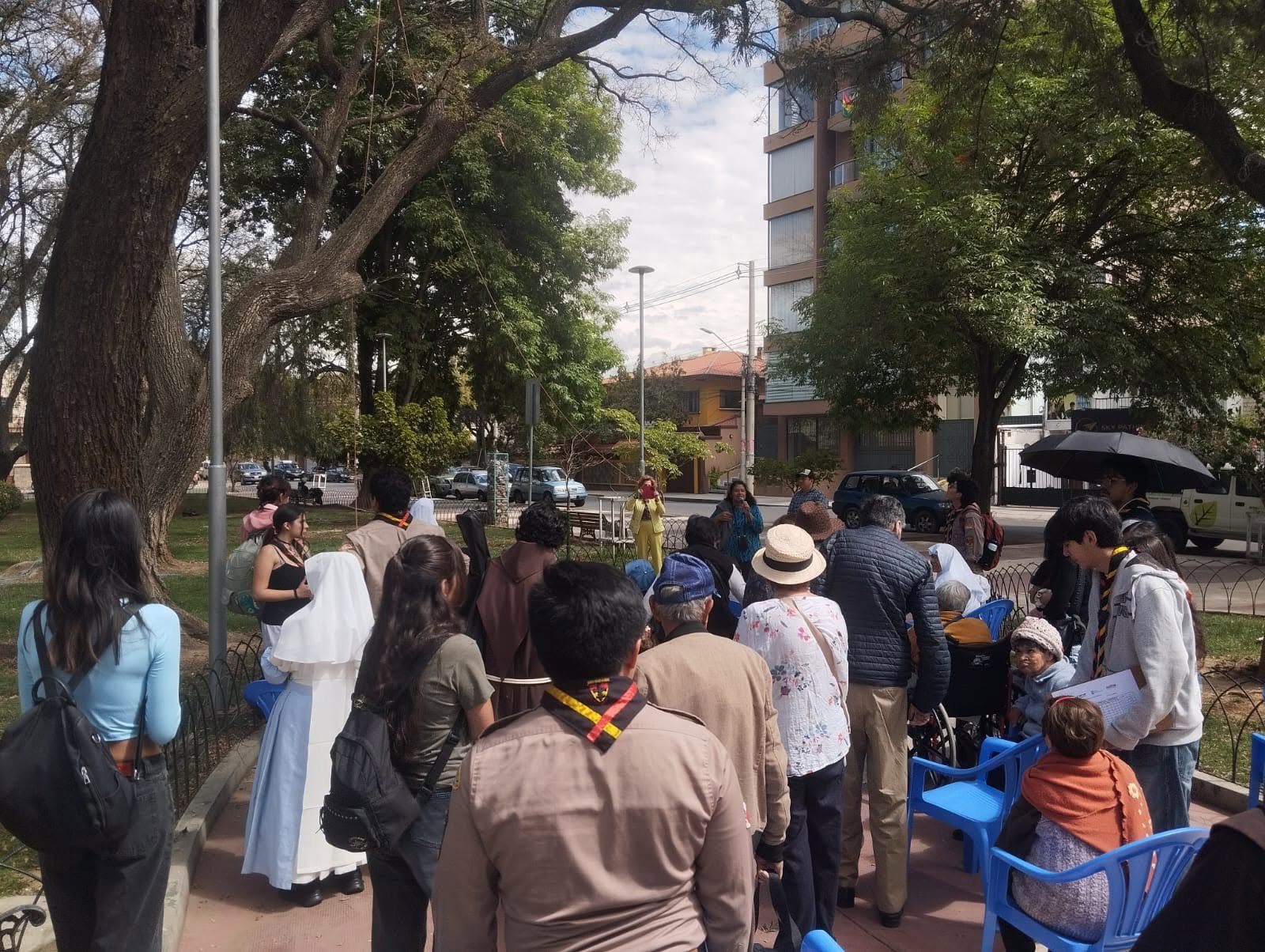 Colectivo Urbano de Cochabamba reunido al aire libre